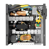 700 Watt Thermaltake TR2 S ATX Non-Modular 80 PLUS 120mm Lüfter schwarz
